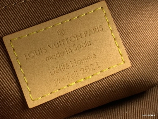 Cheap LOUIS Chess Messenger-24*24*8CM VUITTON 0825